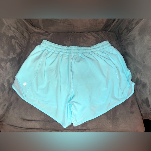 Lululemon Hotty Hot Low-Rise Lined 4” Shorts Icing Blue Size 10 - Picture 2 of 2